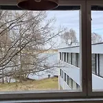 Valoisa Huoneisto Meren Rannalla