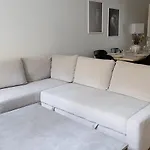 2Ndhomes Bright 1Br Apartment With Superb Location!