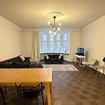 Modern And Private 3 Bedroom Apt With Sauna