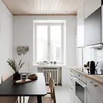 Central 2-Bedroom Design Apartment