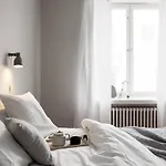 Central 2-Bedroom Design Apartment