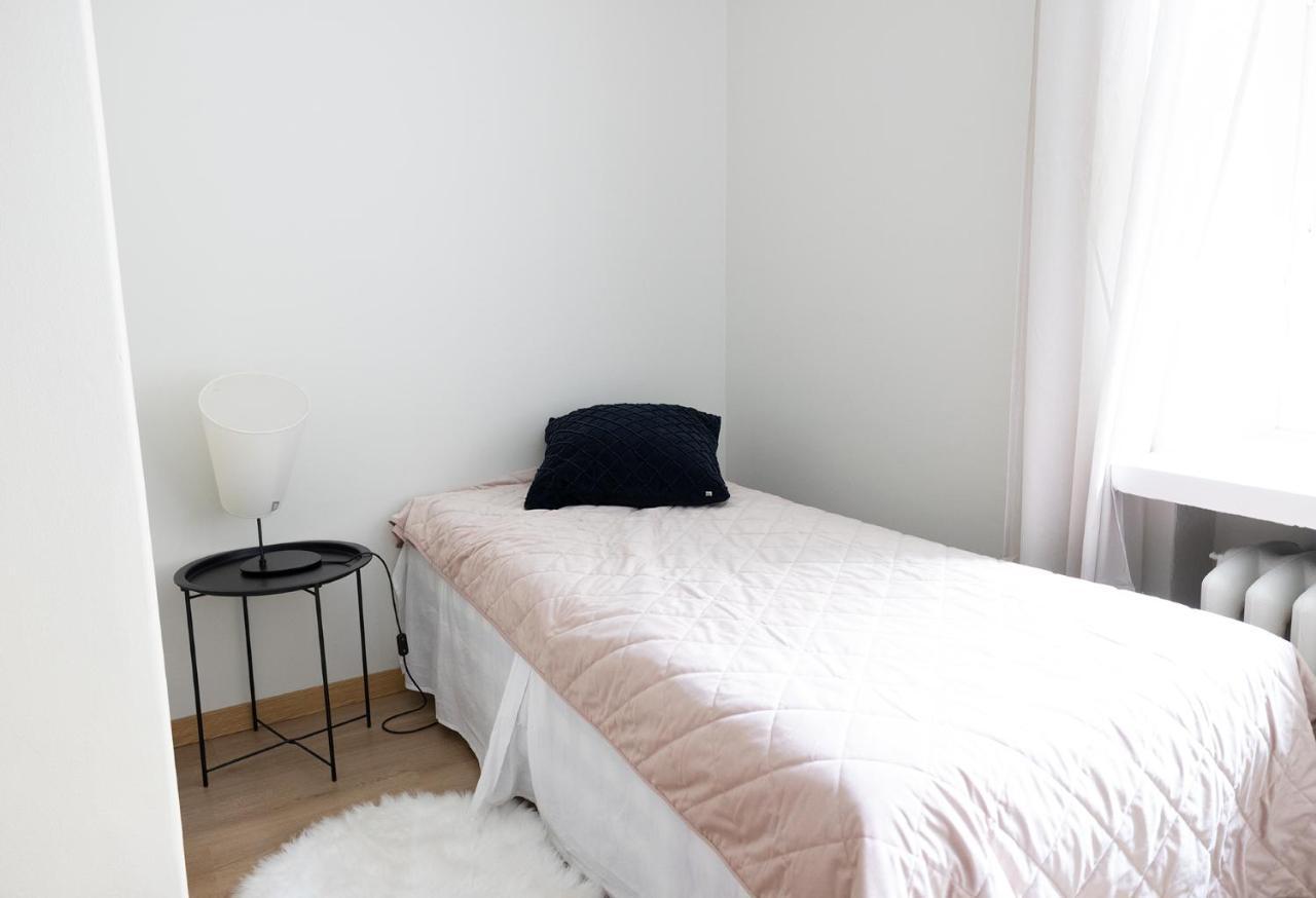 Huoneisto 2ndhomes Bright 1br With Superb Location! *