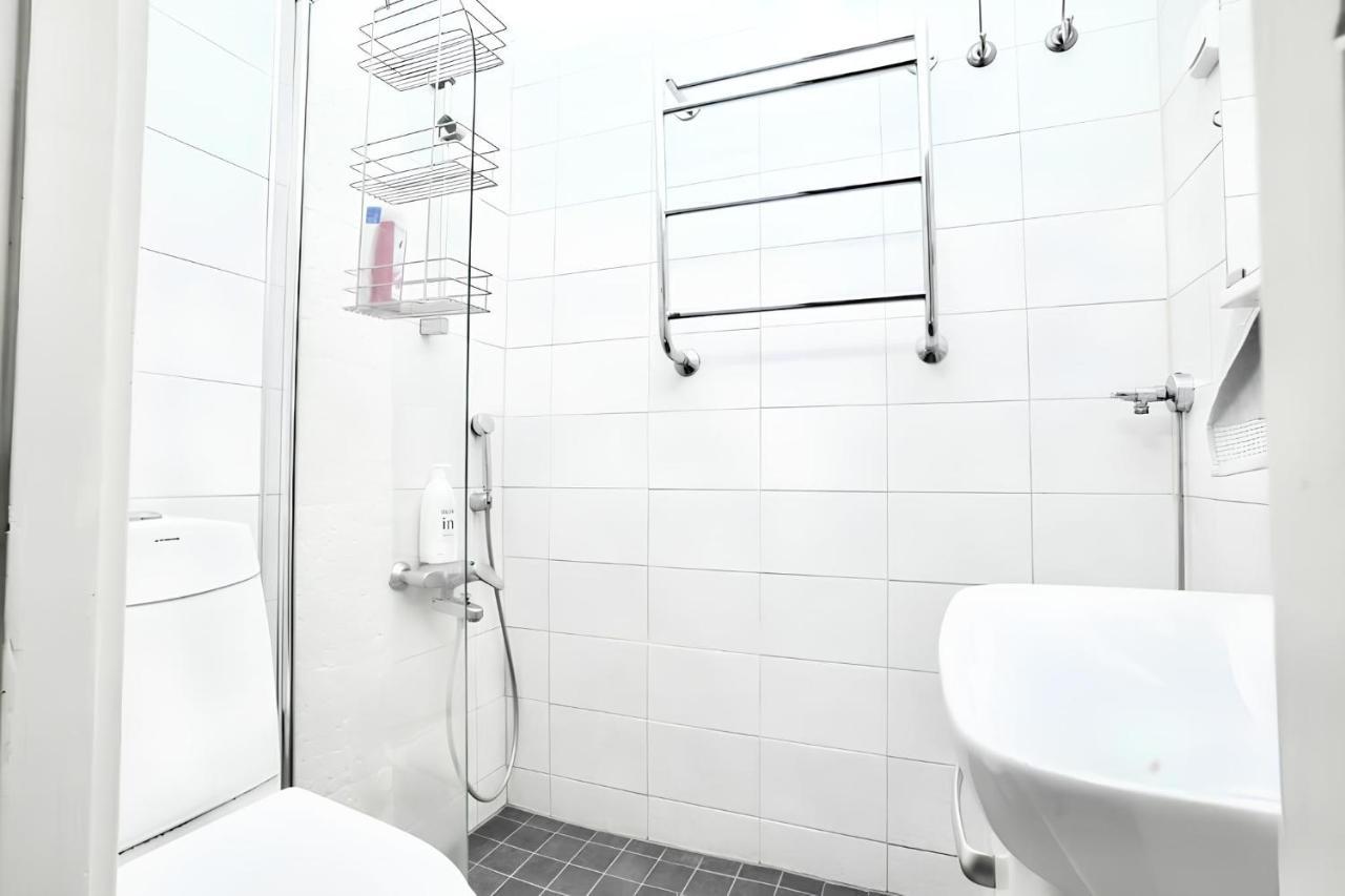 Stylish Studio At The Heart Of Huoneisto Helsinki