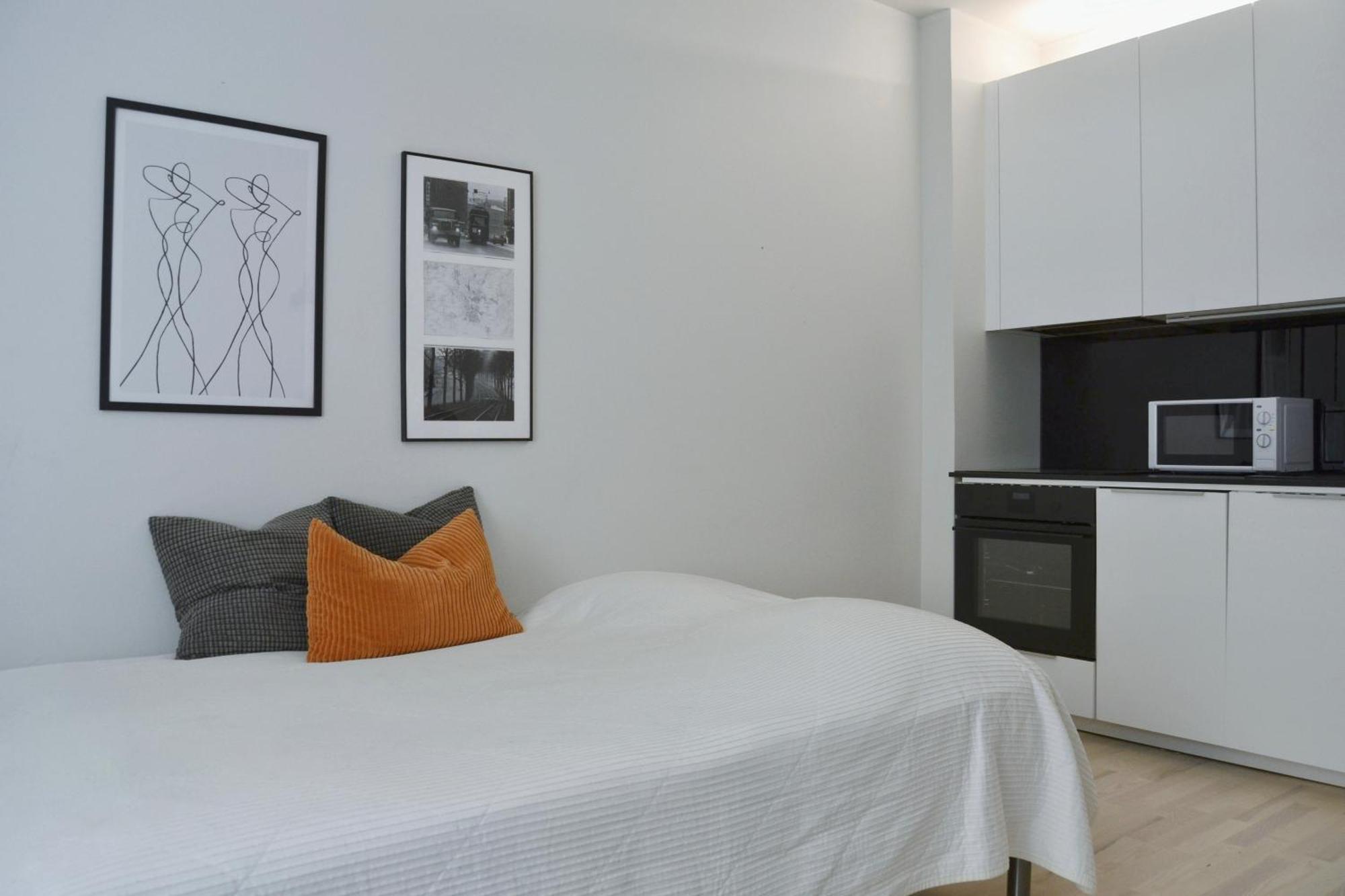 Modern And Bright With Location Huoneisto