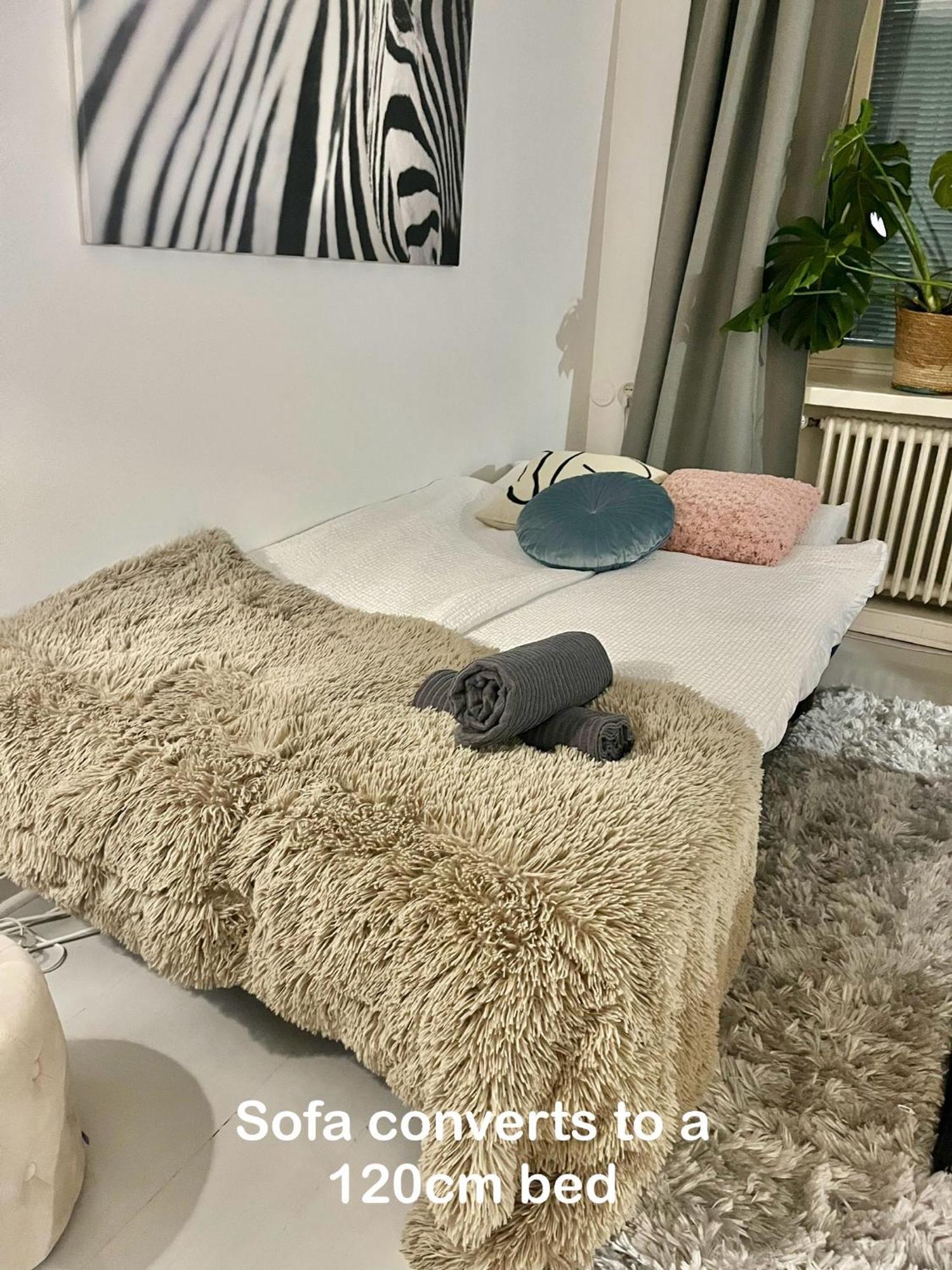 Stylish Studio At The Heart Of Huoneisto