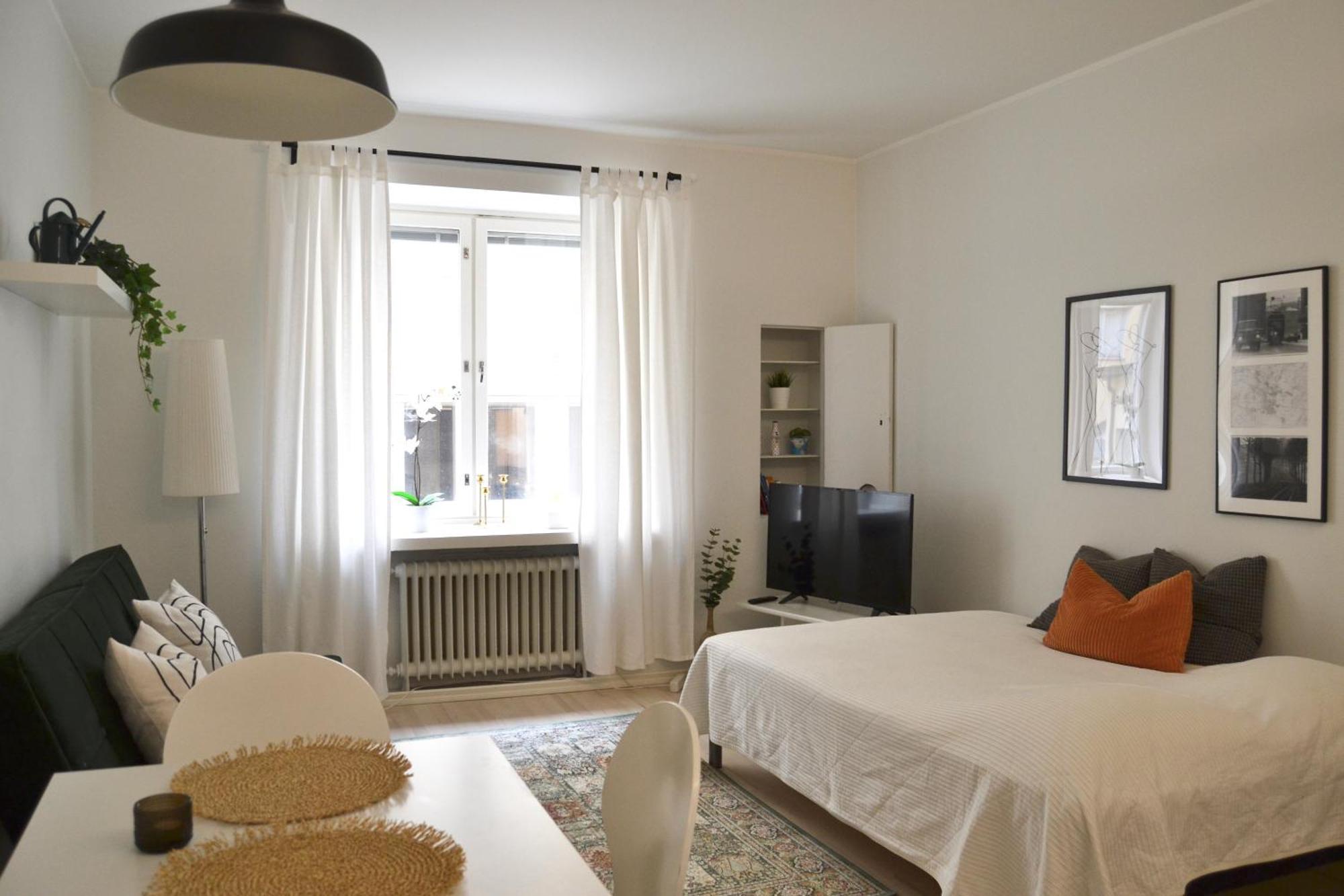 Modern And Bright With Location Huoneisto