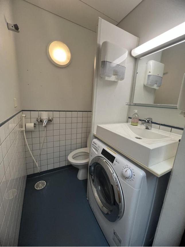 Office House Services 655 Hostelli