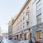 Spacious And Central Apartment With Private Sauna