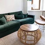 2Ndhomes Luxurious 144 M2 Stylish 3 Bedroom Center Apartment