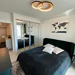Luxury 1-Bedroom Apartment With Sauna And Sea View
