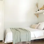 Studio W/ Balcony For 4