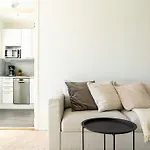 Studio W/ Balcony For 4
