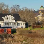 Seaside Cottage In Suomenlinna Island