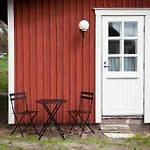 Seaside Cottage In Suomenlinna Island