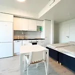 New Studio Apartment - Next To Vuosaari Metro And Mall, Self Check-In