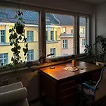 Spacious Top Floor Apartment With Terrace & Remote Working