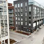 Stylish Scandinavian Suite - Sauna, Harbor & Free Parking