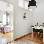 Kotimaailma Apartments Kamppi - 2Br In The City Center With Code Lock