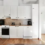 Kotimaailma Apartments Kamppi - 2Br In The City Center With Code Lock