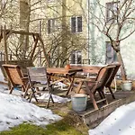 Charming Suite With Garden Views Steps From Metro