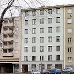 Charming Suite With Garden Views Steps From Metro
