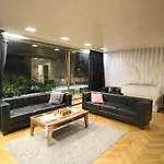 Suuri Talo Kaskisaaressa Laehellae Helsingin Keskustaa