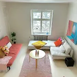 Cute Loft By Tram Stop
