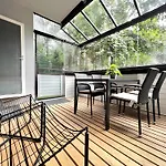 Spacious Haven Near Mall And Convention Center