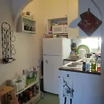 Cosy Studio Apartment With Great Location