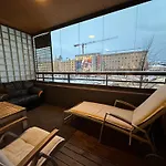 Moderni Huoneisto Saunalla! Keskustan Laehellae, Merenrannassa, Loistava Varustelu!
