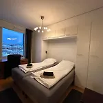 Moderni Huoneisto Saunalla! Keskustan Laehellae, Merenrannassa, Loistava Varustelu!
