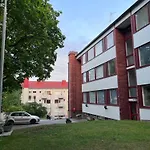 Kaksio Helsingissae Omalla Parkkipaikalla