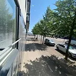 Meren Laeheisyydessae Iso Yksioe