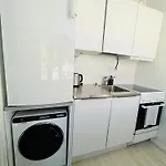 Modern Apartment Urban Tranquil, Great Location And Transport Connections