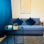 Modern Apartment Urban Tranquil, Great Location And Transport Connections