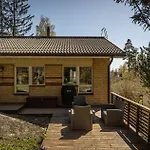 Rivitalo Luontopolkujen Vieressae