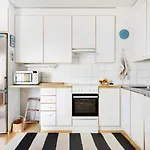 2Ndhomes Cozy 1Br City Apartment With Sauna & Balcony