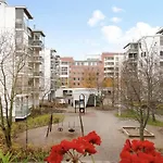 2Ndhomes Cozy 1Br City Apartment With Sauna & Balcony
