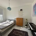 Kodikas Ja Supermukava Asunto Metron Vieressae! Smart Tv, Nopea Netti, 5 Minuuttia Keskustaan!