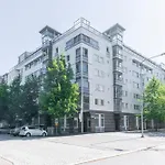 3 Makuuhuonetta, Sauna