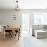 3 Makuuhuonetta, Sauna
