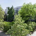 3 Makuuhuonetta, Sauna