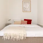 Serene Studio Retreat In Toeoeloe