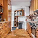 2 Bedroom Apartment With Canal View, Private Sauna, Sun Deck And Ev Parking