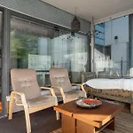 2 Bedroom Apartment With Canal View, Private Sauna, Sun Deck And Ev Parking