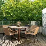 2 Bedroom Apartment With Canal View, Private Sauna, Sun Deck And Ev Parking