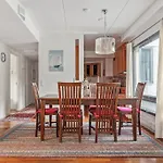 2 Bedroom Apartment With Canal View, Private Sauna, Sun Deck And Ev Parking