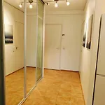 Apartment With Free Parking
