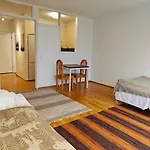 Apartment With Free Parking