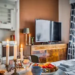 Vibrant And Central W Netflix, Wifi, 200M Tram And Bus